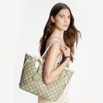 Louis Vuitton Green Neverfull Women MM Tote M46102