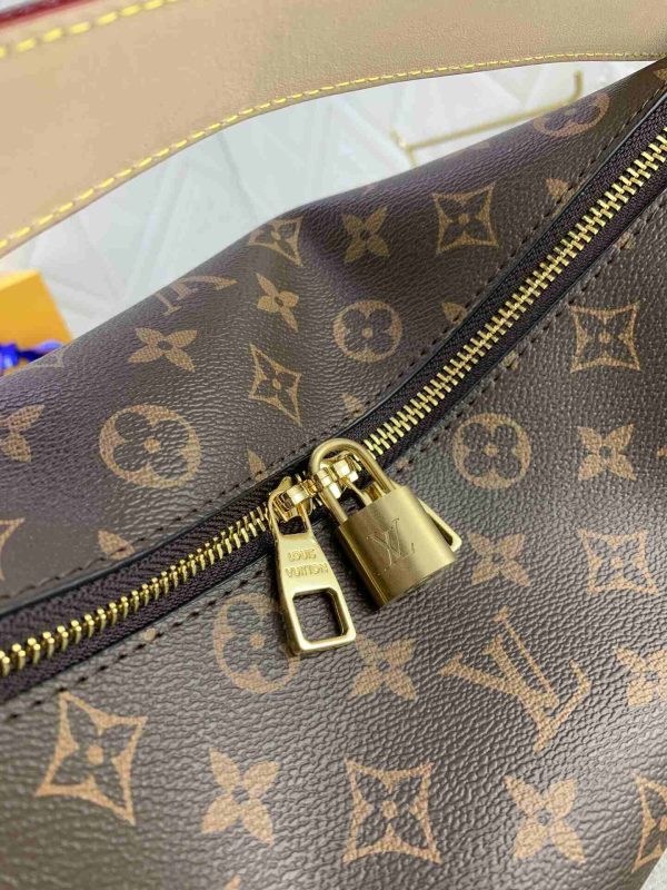 Louis Vuitton Berri Hobo Monogram M41623