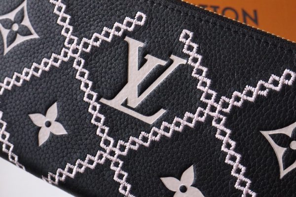 Louis Vuitton Black Zipper Women Wallet Long M81141