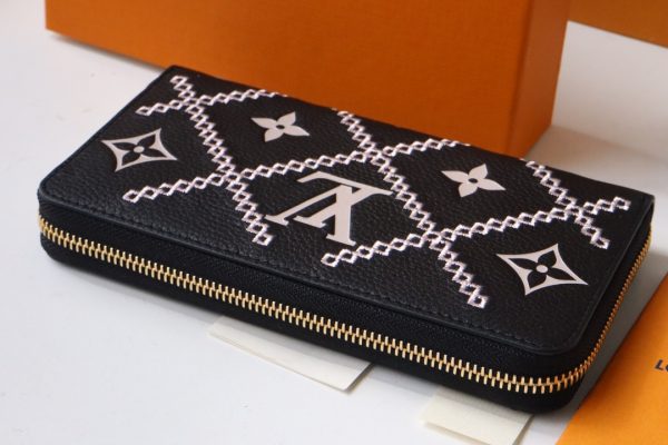 Louis Vuitton Black Zipper Women Wallet Long M81141