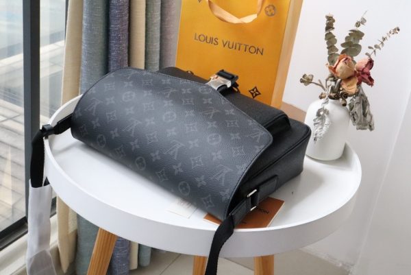 Louis Vuitton M30746 Messengerama Taigarama Black