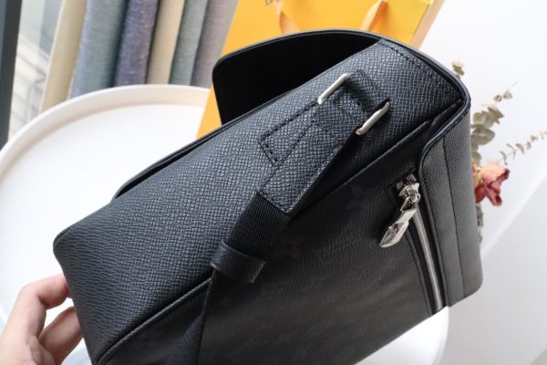 Louis Vuitton M30746 Messengerama Taigarama Black