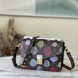 Louis Vuitton Monogram Cameo Printed Pochette Metis M59257 2