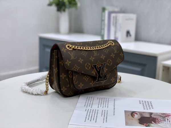 Louis Vuitton Passy Bag M45592