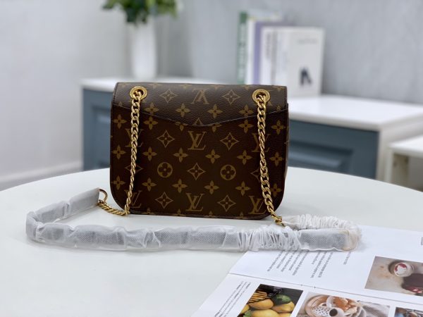 Louis Vuitton Passy Bag M45592