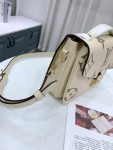 Louis Vuitton Pochette Metis M45596 Cream