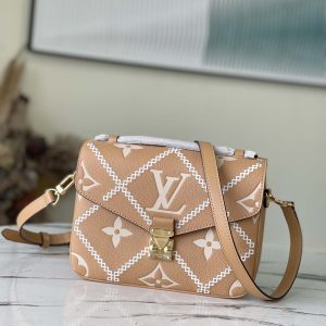 Louis Vuitton Pochette Metis M46018 2