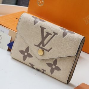 Louis Vuitton Wallet White M80086 Short 1