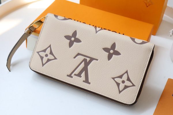 Louis Vuitton Long Wallet White M80116 Zipper Cream Women