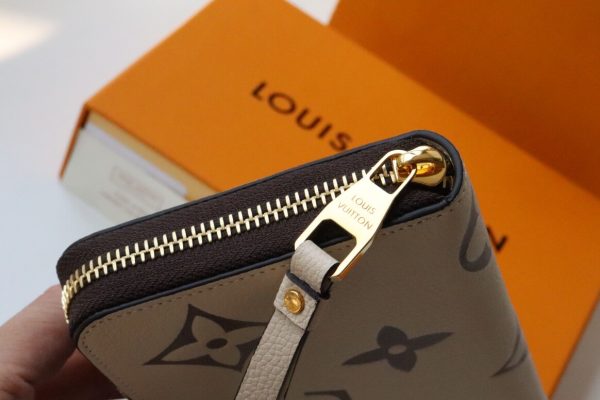 Louis Vuitton Long Wallet White M80116 Zipper Cream Women