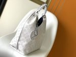 Louis Vuitton Carmel M53188 Mahina Hobo