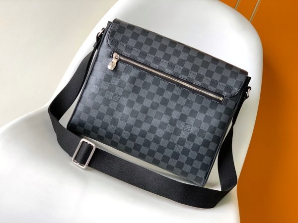 Louis Vuitton DISTRICT MM PM Damier Graphite Canvas N41029