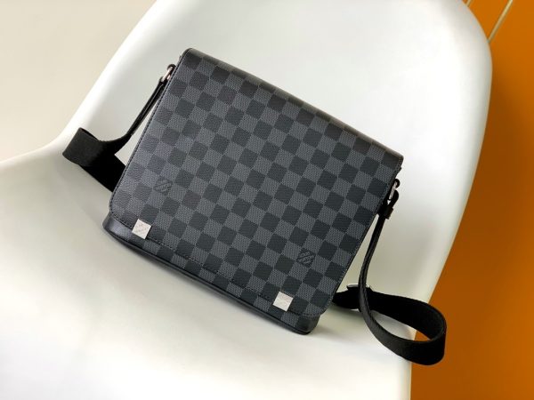 Louis Vuitton DISTRICT MM PM Damier Graphite Canvas N41029