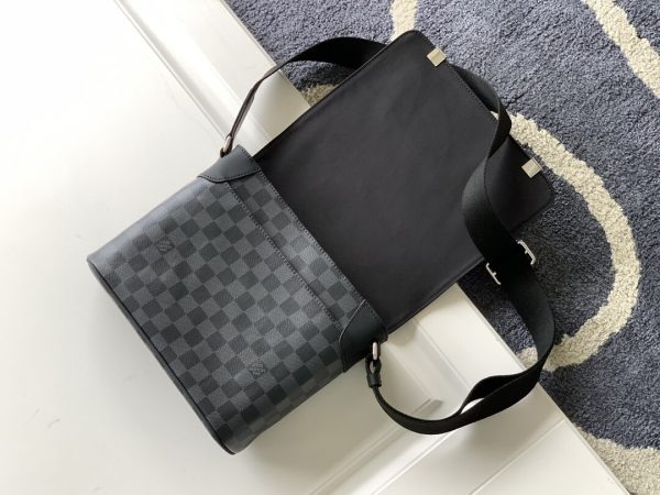 Louis Vuitton DISTRICT MM PM Damier Graphite Canvas N41029