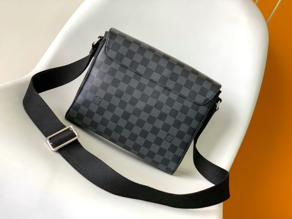 Louis Vuitton DISTRICT MM PM Damier Graphite Canvas N41029