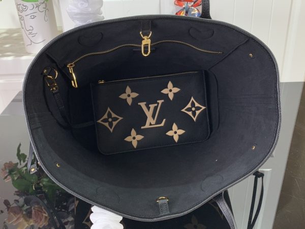 Louis Vuitton Black Neverfull MM M45686