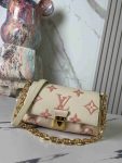 Louis Vuitton Favorite M45813 Cream