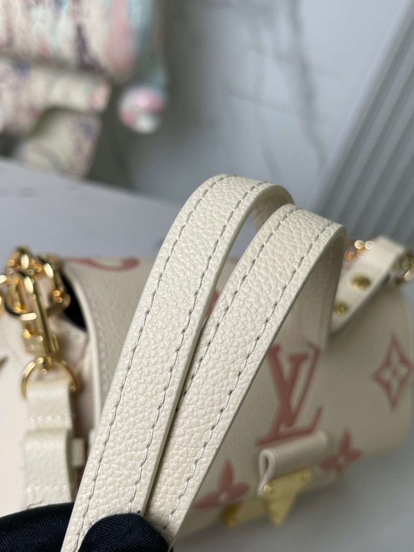 Louis Vuitton Favorite M45813 Cream