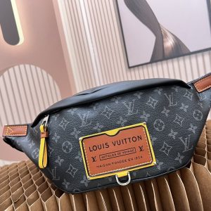 Louis Vuitton Men Discovery Bumbag M45220 1