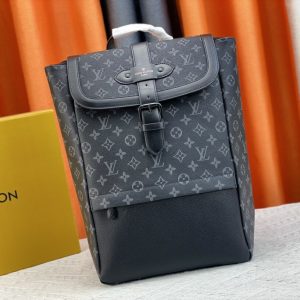 Louis Vuitton Men Saumur Backpack M45913 1