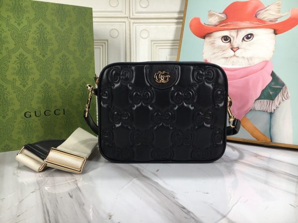 Gucci GG 702234 Matelasse Shoulder Bag