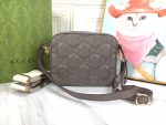 Gucci GG 702234 Matelasse Shoulder Bag