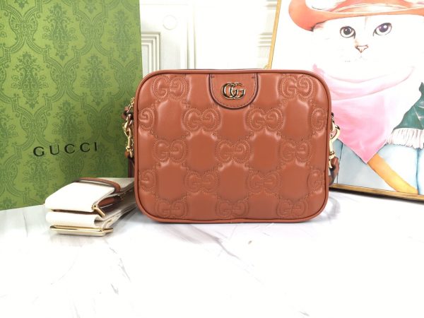 Gucci GG 702234 Matelasse Shoulder Bag