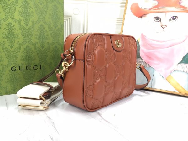 Gucci GG 702234 Matelasse Shoulder Bag