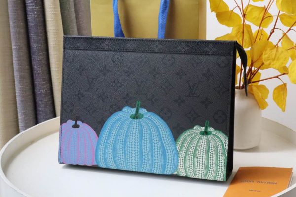 LV x YK Pochette Voyage M81973 Men