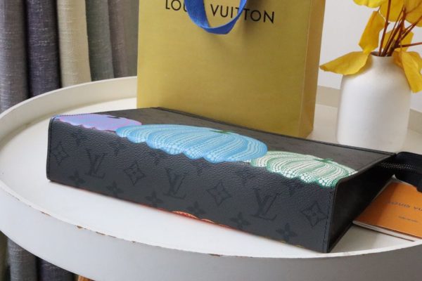 LV x YK Pochette Voyage M81973 Men